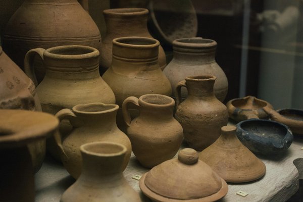 Comment trouver une location de vacances en Provence avec des ateliers de poterie et des balades en calèche?